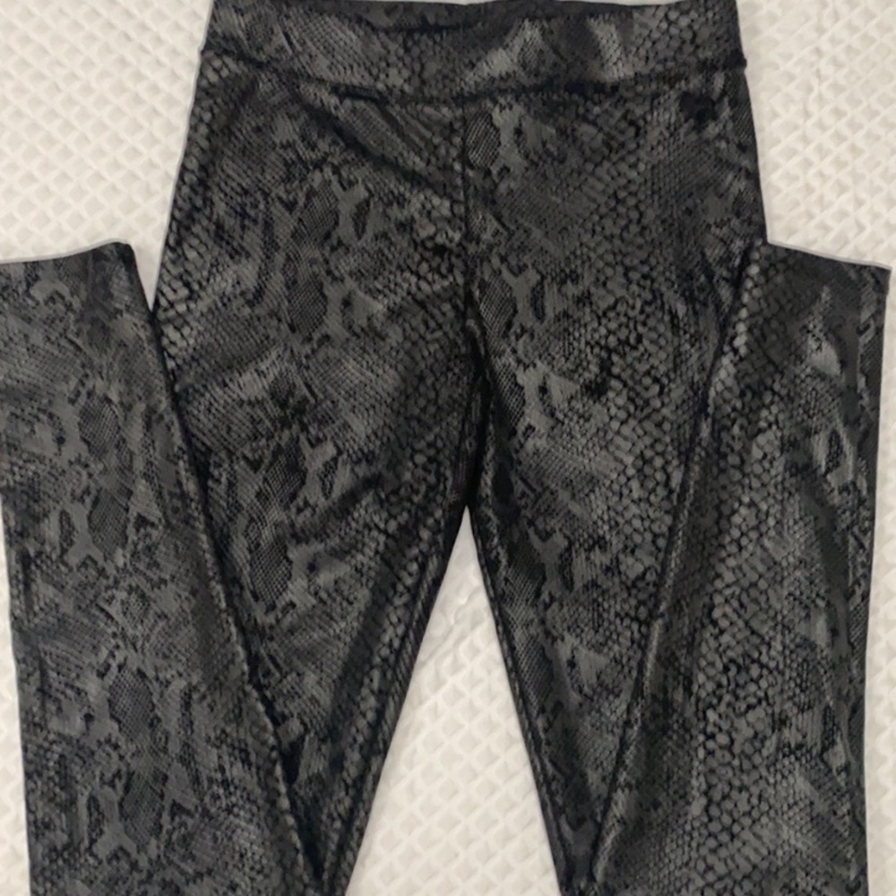 VICTORIA secret pink yoga pants